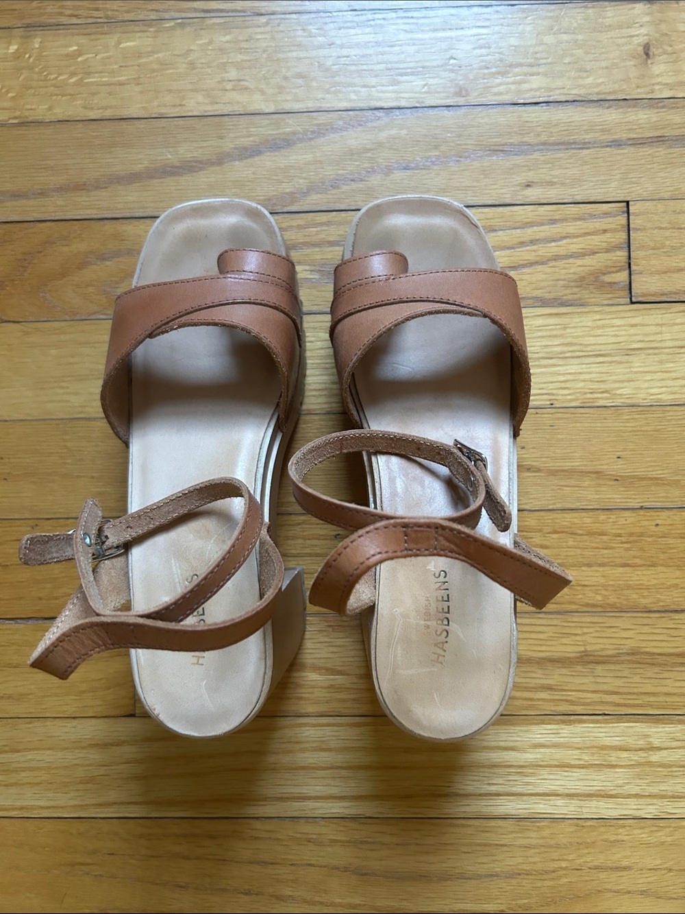 Swedish Hasbeens toe strap low heeled platform clog sandal - Picture 3 of 5